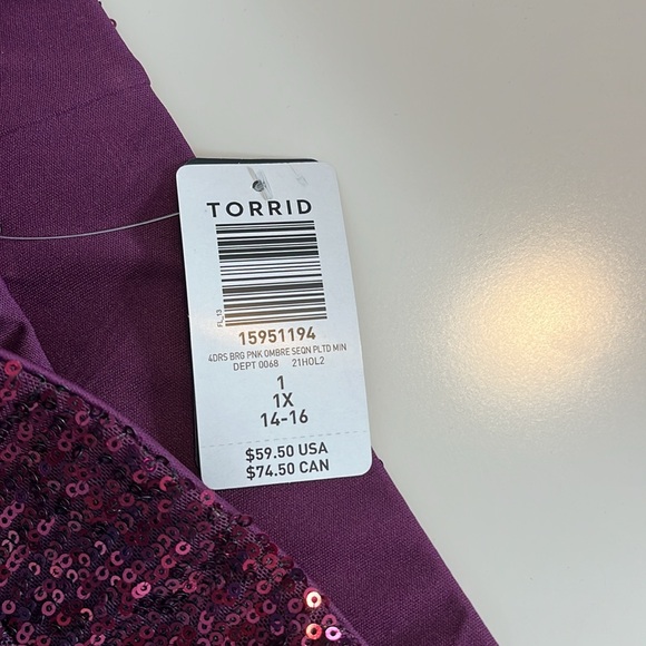 TORRID skirt with rhinestones and graduated colors size one - Picture 5 of 5